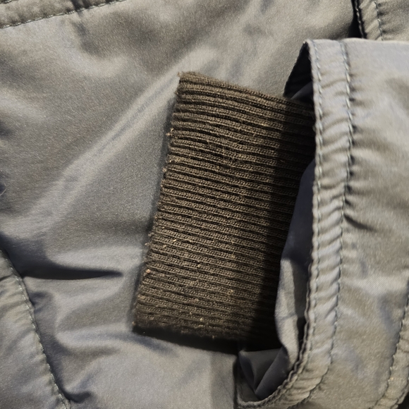 Old Navy Navy and Black Puffer Jacket. Size:M - Picture 7 of 7